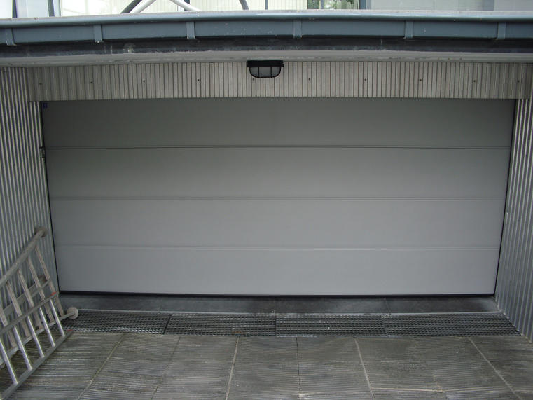 Hörmann - Klassieke garagepoort L-profilering Grijs, uit aluminium