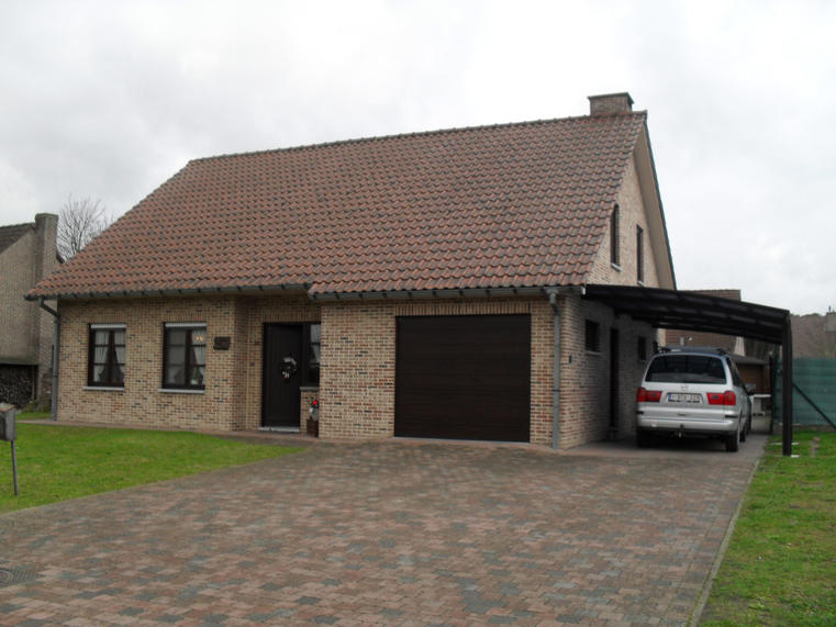 Hörmann - Klassieke garagepoort L-profilering Bruin, uit staal