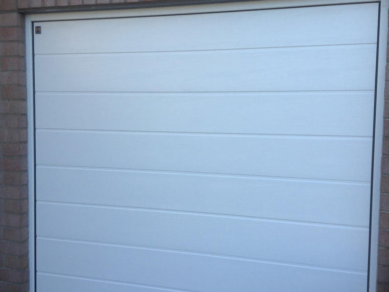 Hörmann - Klassieke garagepoort M-profilering Wit, uit staal