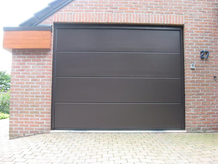 Hörmann - Klassieke garagepoort L-profilering Bruin, uit staal