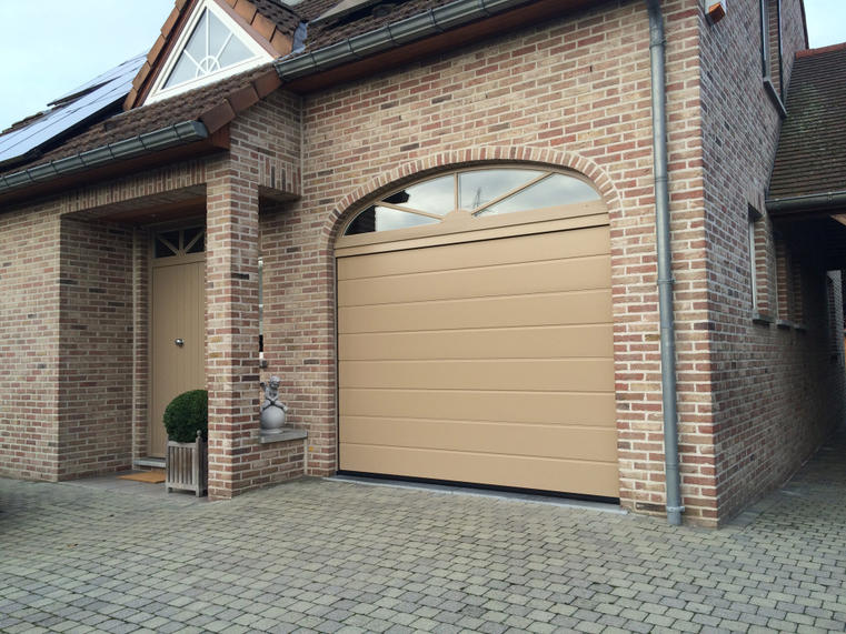 Hörmann - Klassieke garagepoort M-profilering Beige, uit staal