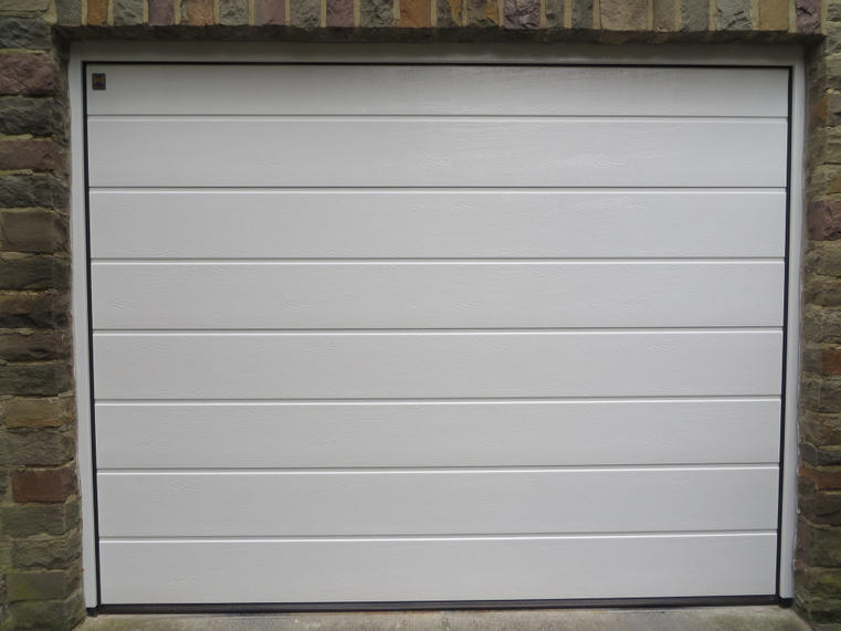 Hörmann - Klassieke garagepoort M-profilering Wit, uit aluminium
