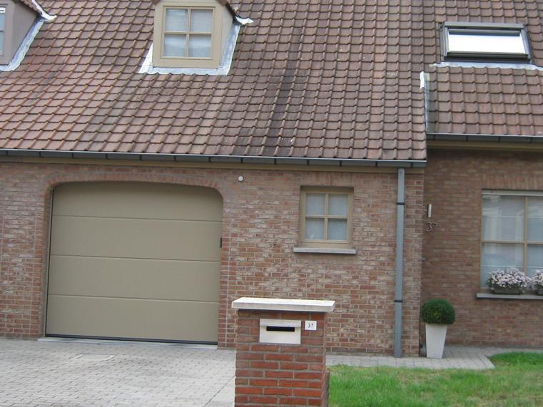 Hörmann - Klassieke garagepoort L-profilering Beige, uit staal