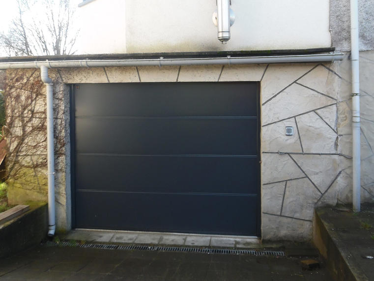 Hörmann - Klassieke garagepoort L-profilering Zwart, uit staal