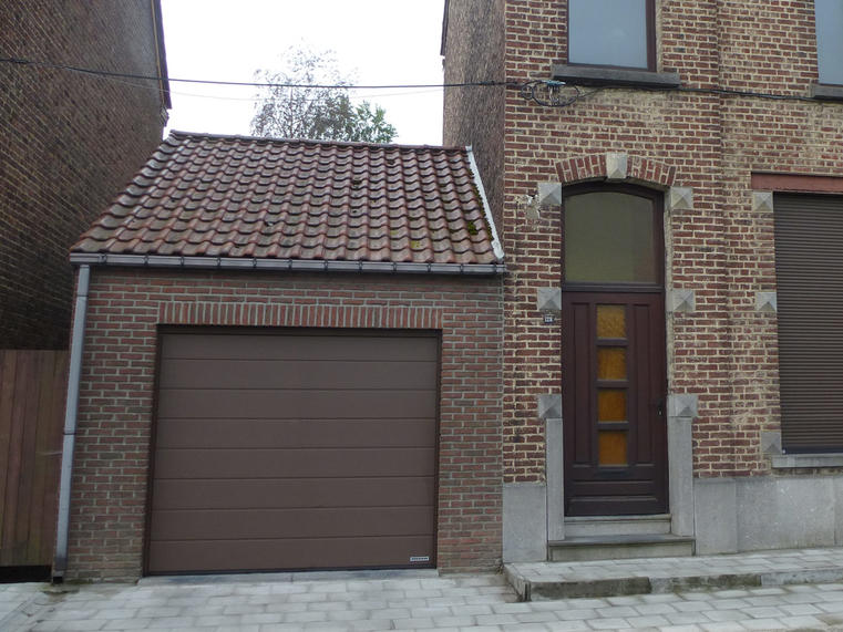 Hörmann - Klassieke garagepoort M-profilering Bruin, uit staal