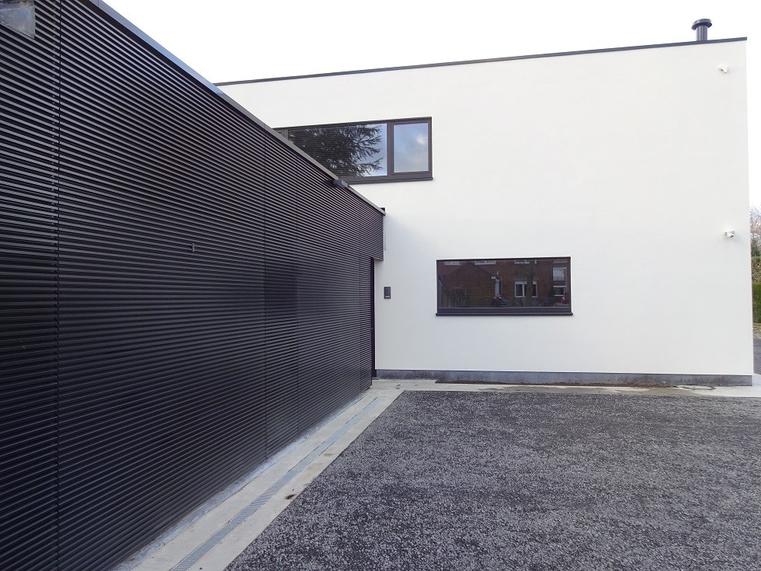 Hörmann - Moderne garagepoort  Zwart, uit aluminium