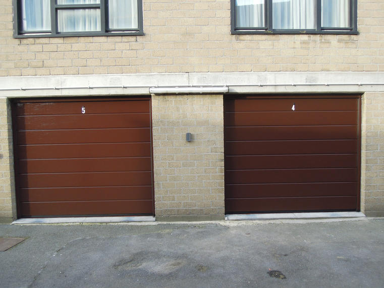 Hörmann - Klassieke garagepoort M-profilering Bruin, uit staal