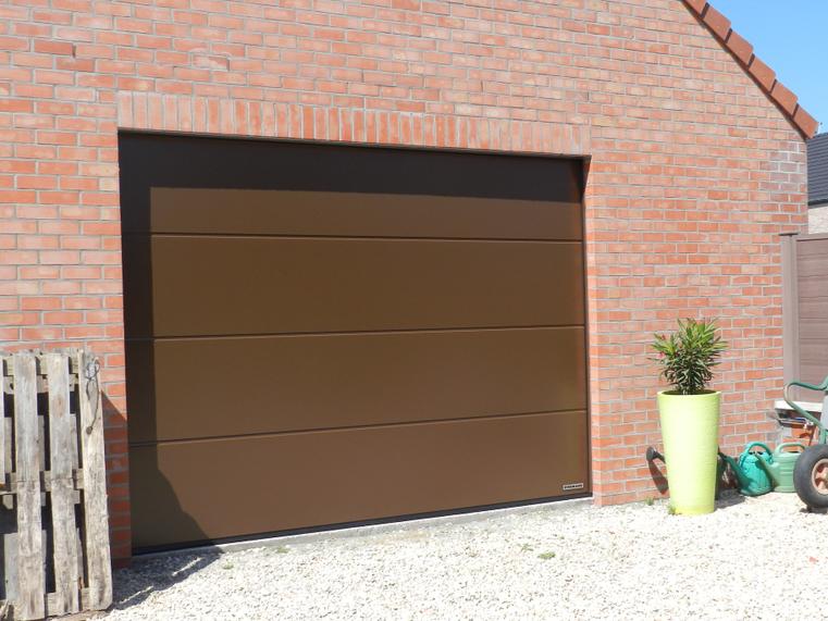Hörmann - Klassieke garagepoort L-profilering Bruin, uit staal