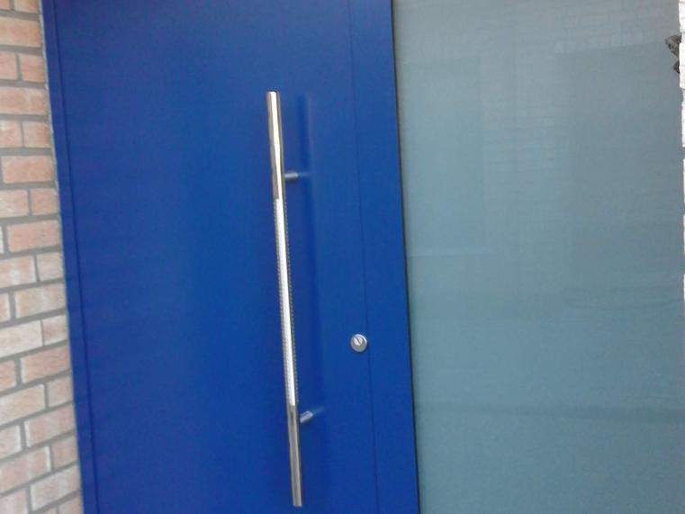 Hörmann - Moderne voordeur met glas  Blauw, uit aluminium